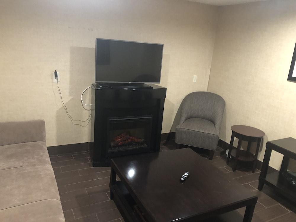 Holiday Inn Express And Suites Meriden By Ihg Екстериор снимка