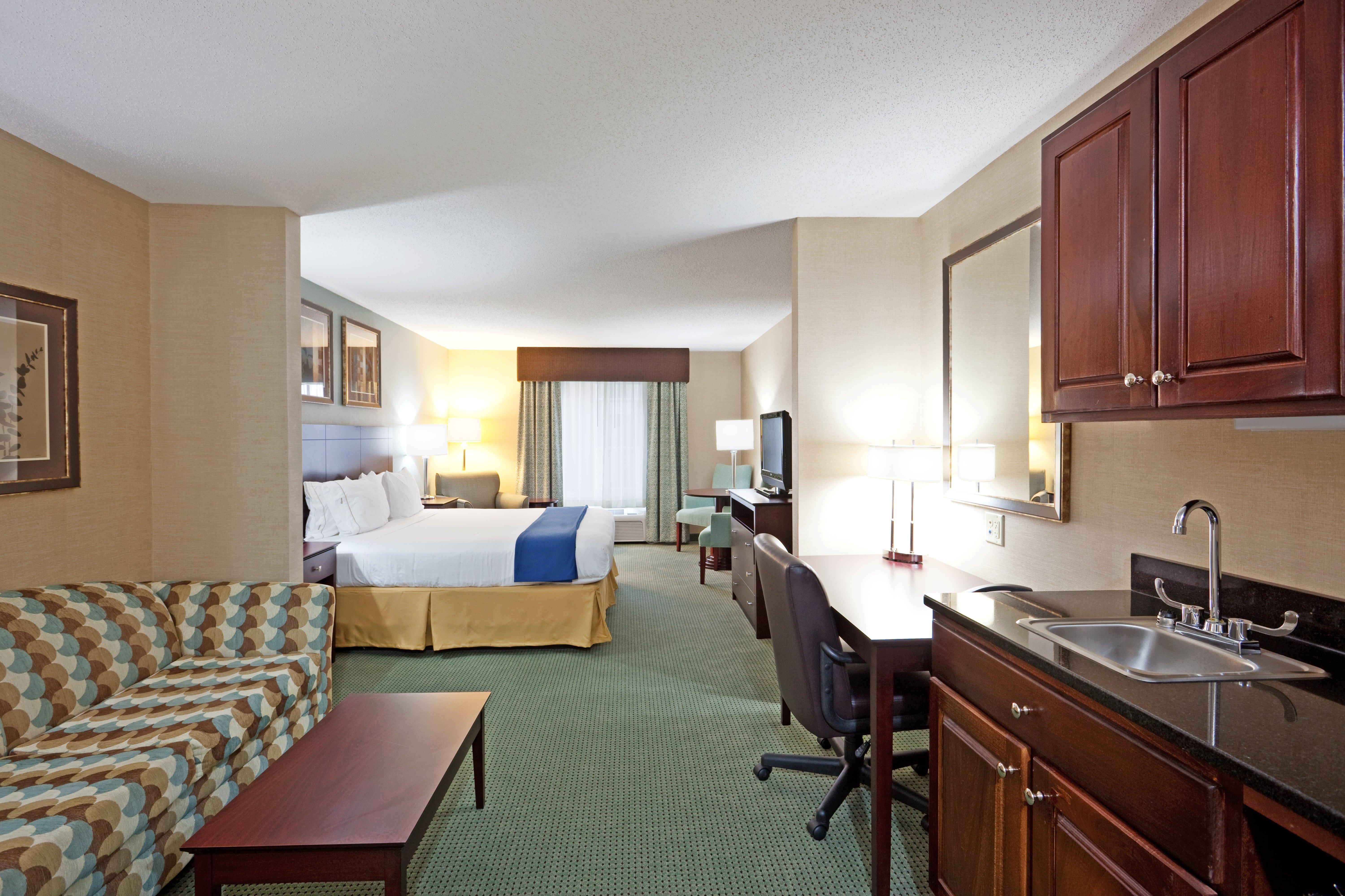 Holiday Inn Express And Suites Meriden By Ihg Екстериор снимка
