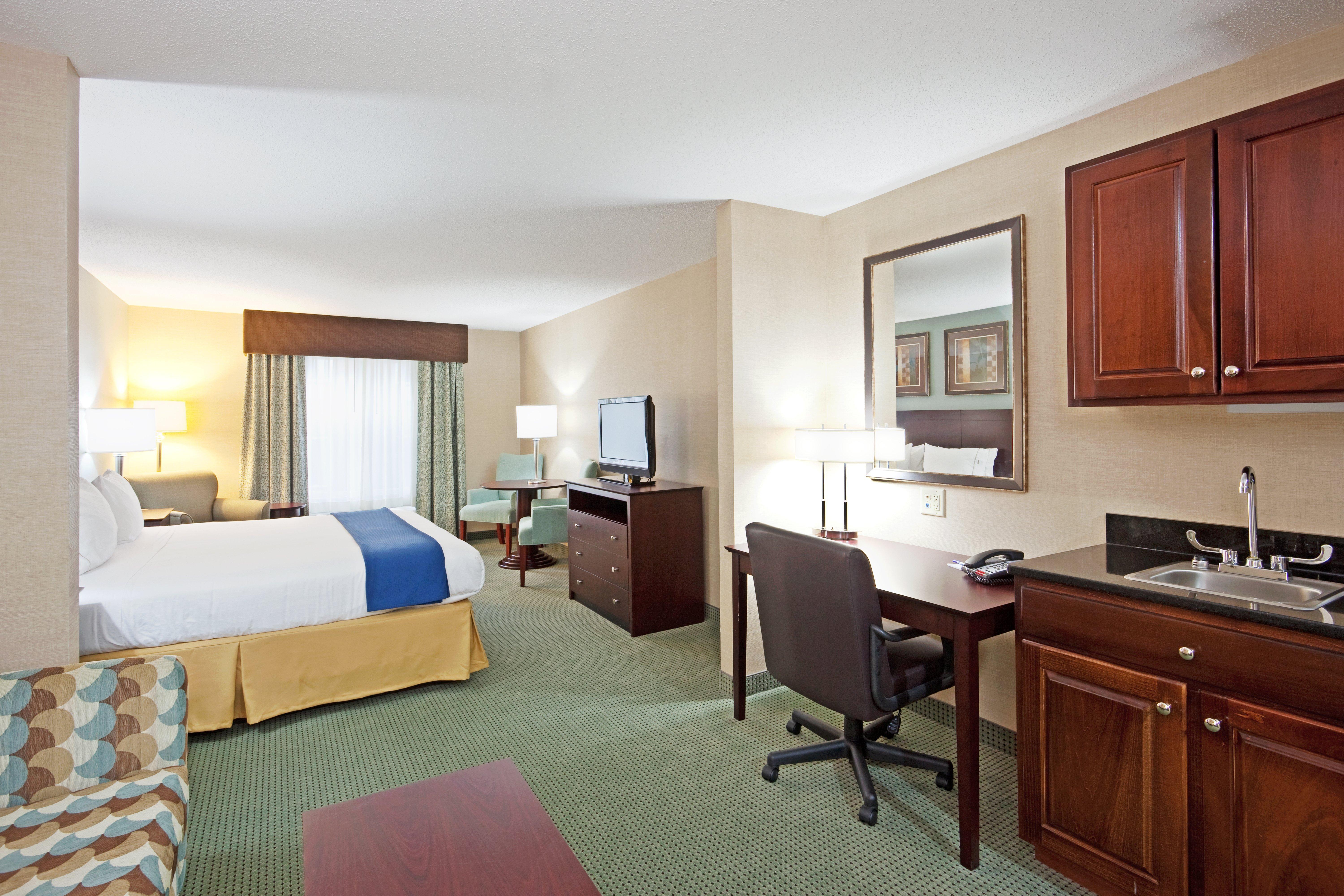 Holiday Inn Express And Suites Meriden By Ihg Екстериор снимка