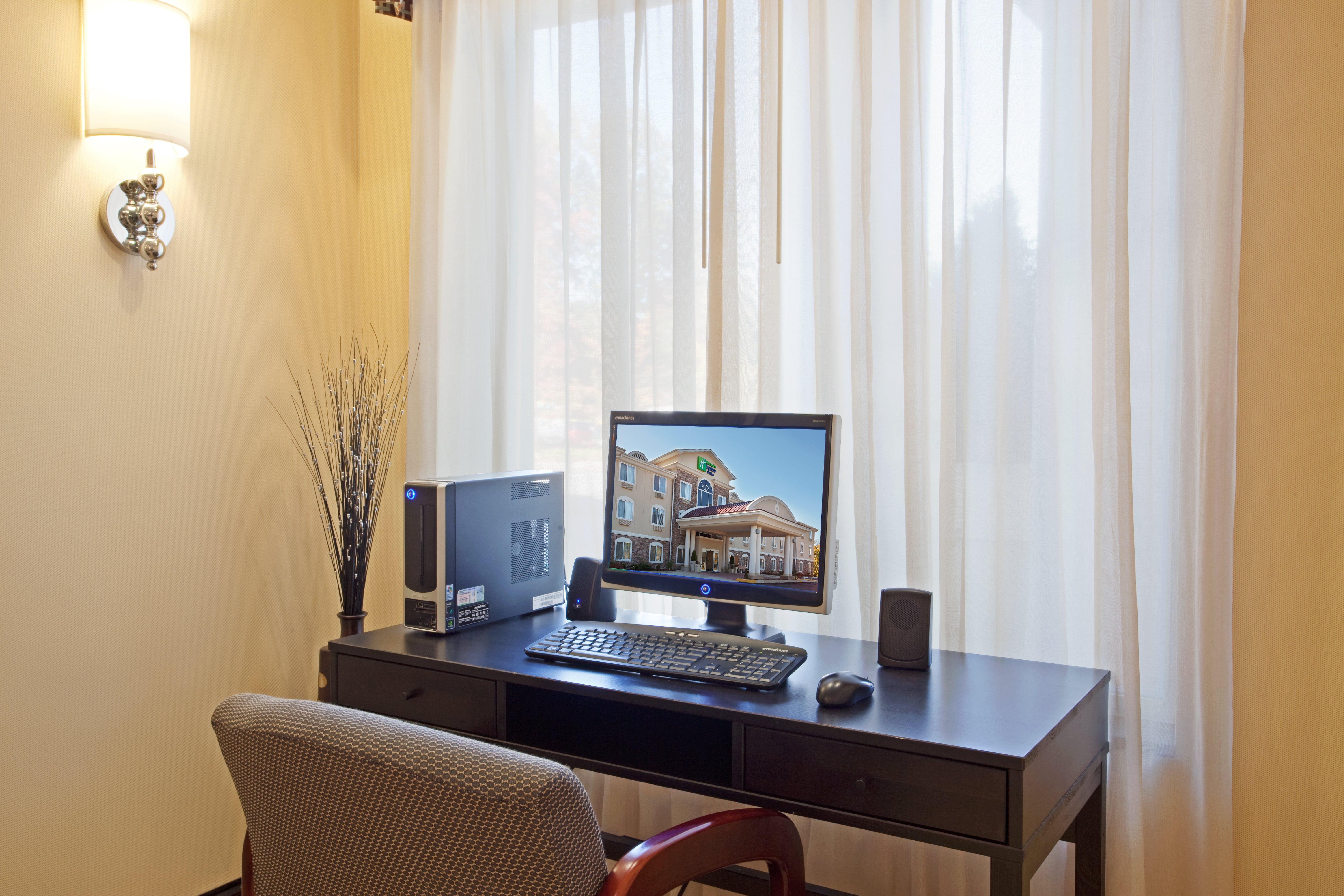 Holiday Inn Express And Suites Meriden By Ihg Екстериор снимка