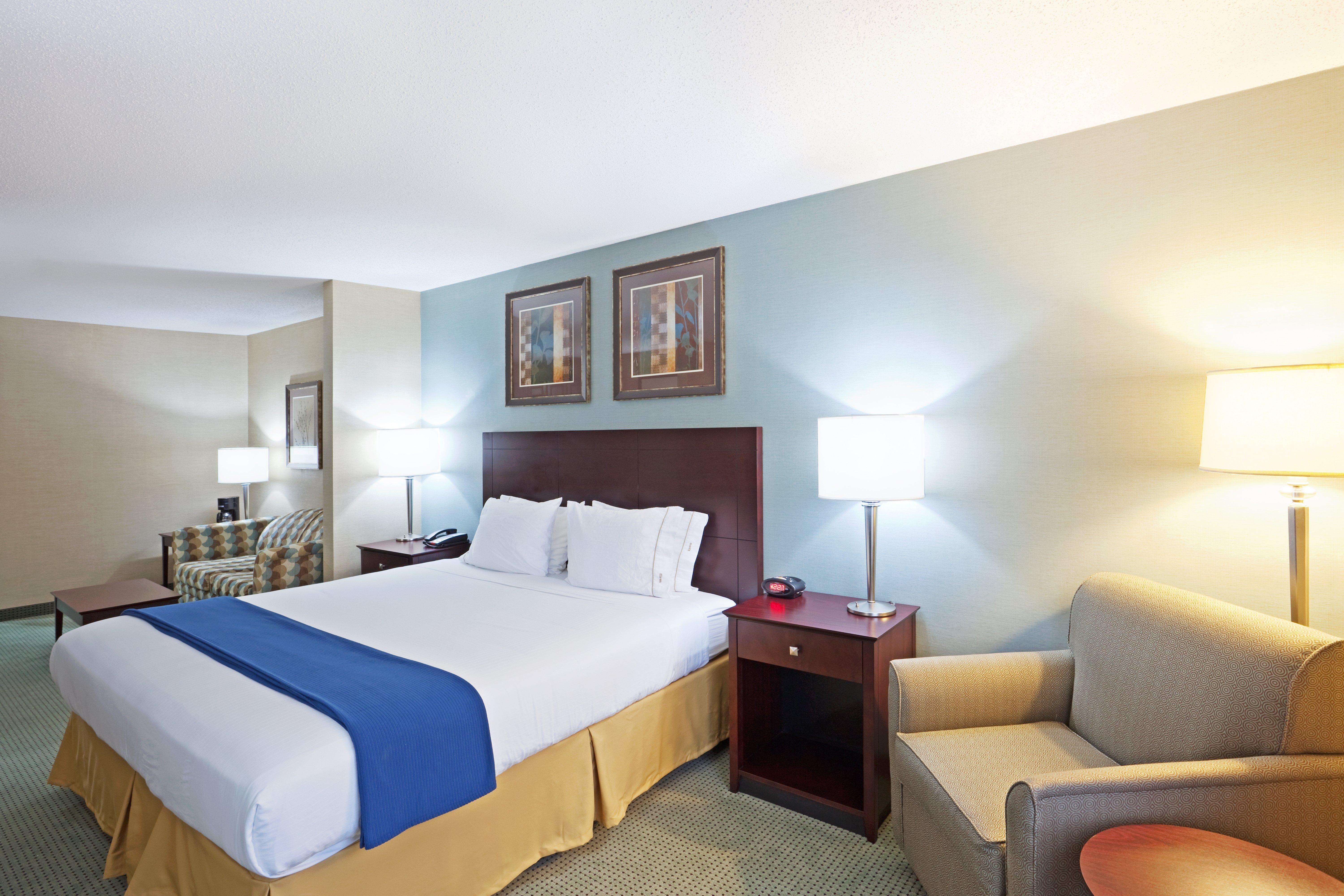 Holiday Inn Express And Suites Meriden By Ihg Екстериор снимка