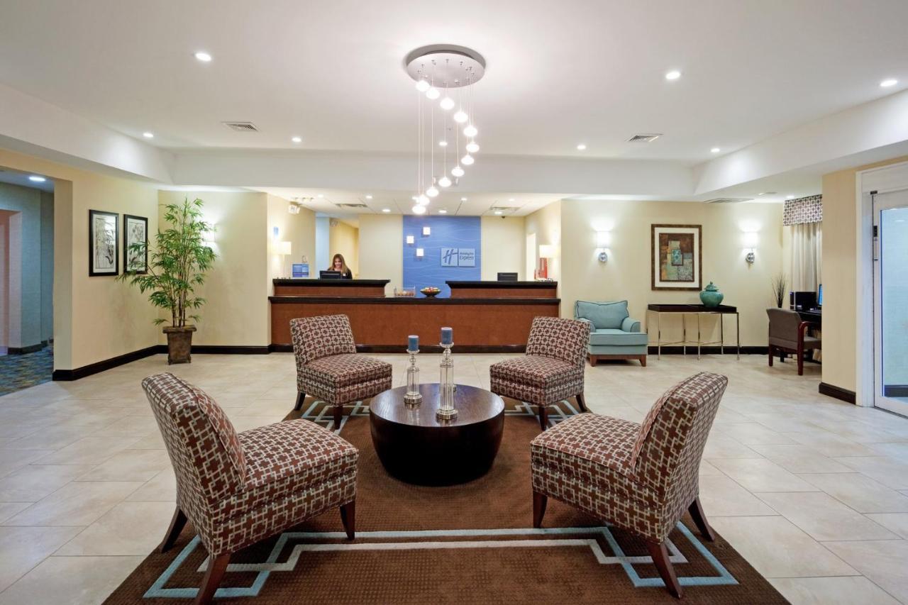 Holiday Inn Express And Suites Meriden By Ihg Екстериор снимка