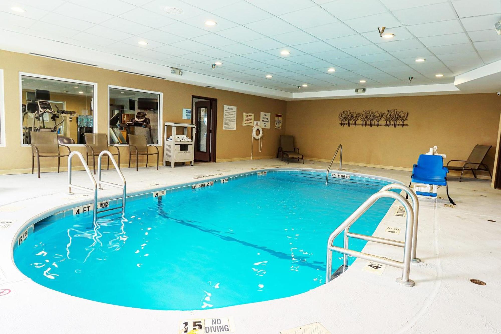 Holiday Inn Express And Suites Meriden By Ihg Екстериор снимка
