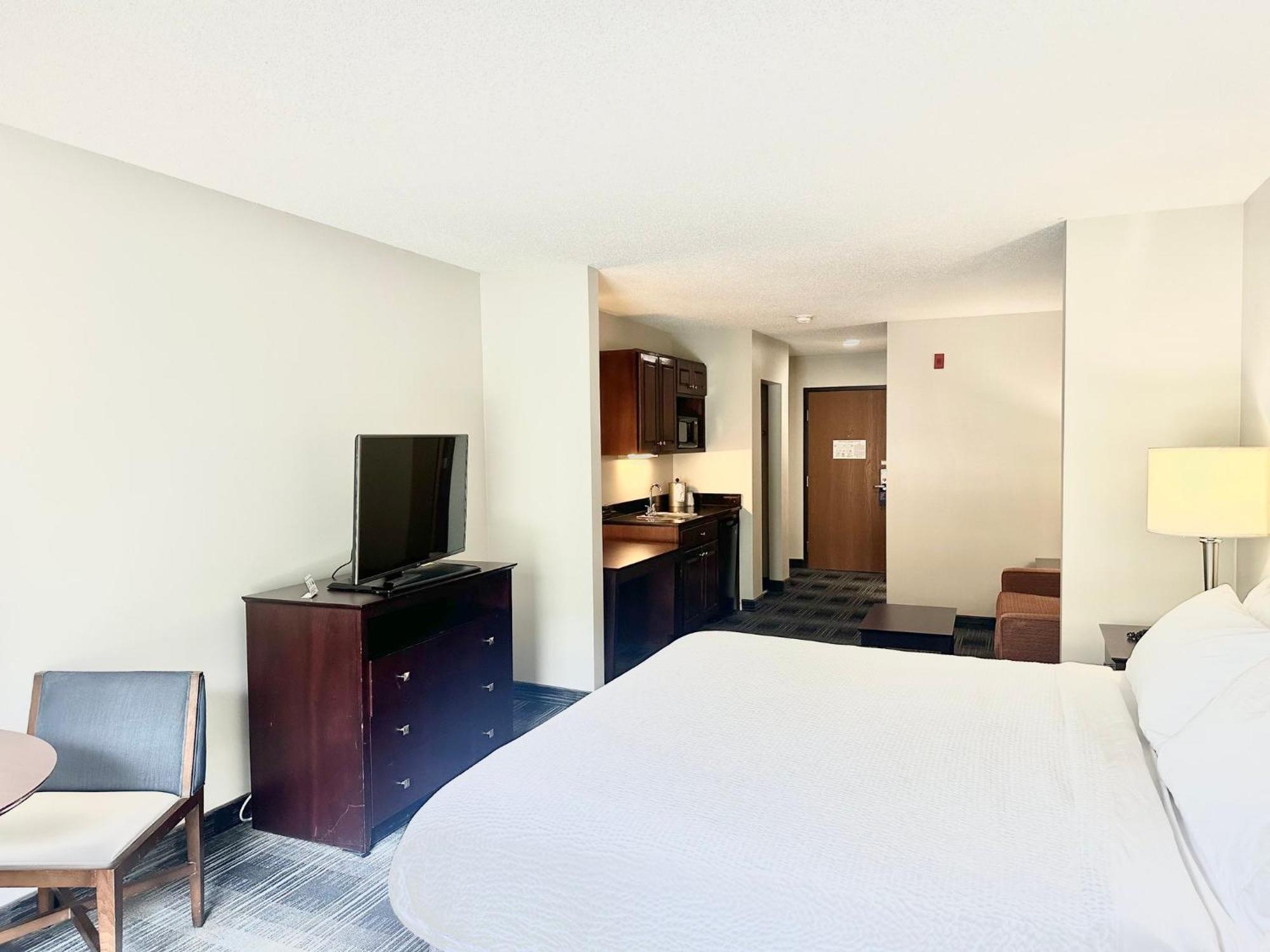 Holiday Inn Express And Suites Meriden By Ihg Екстериор снимка