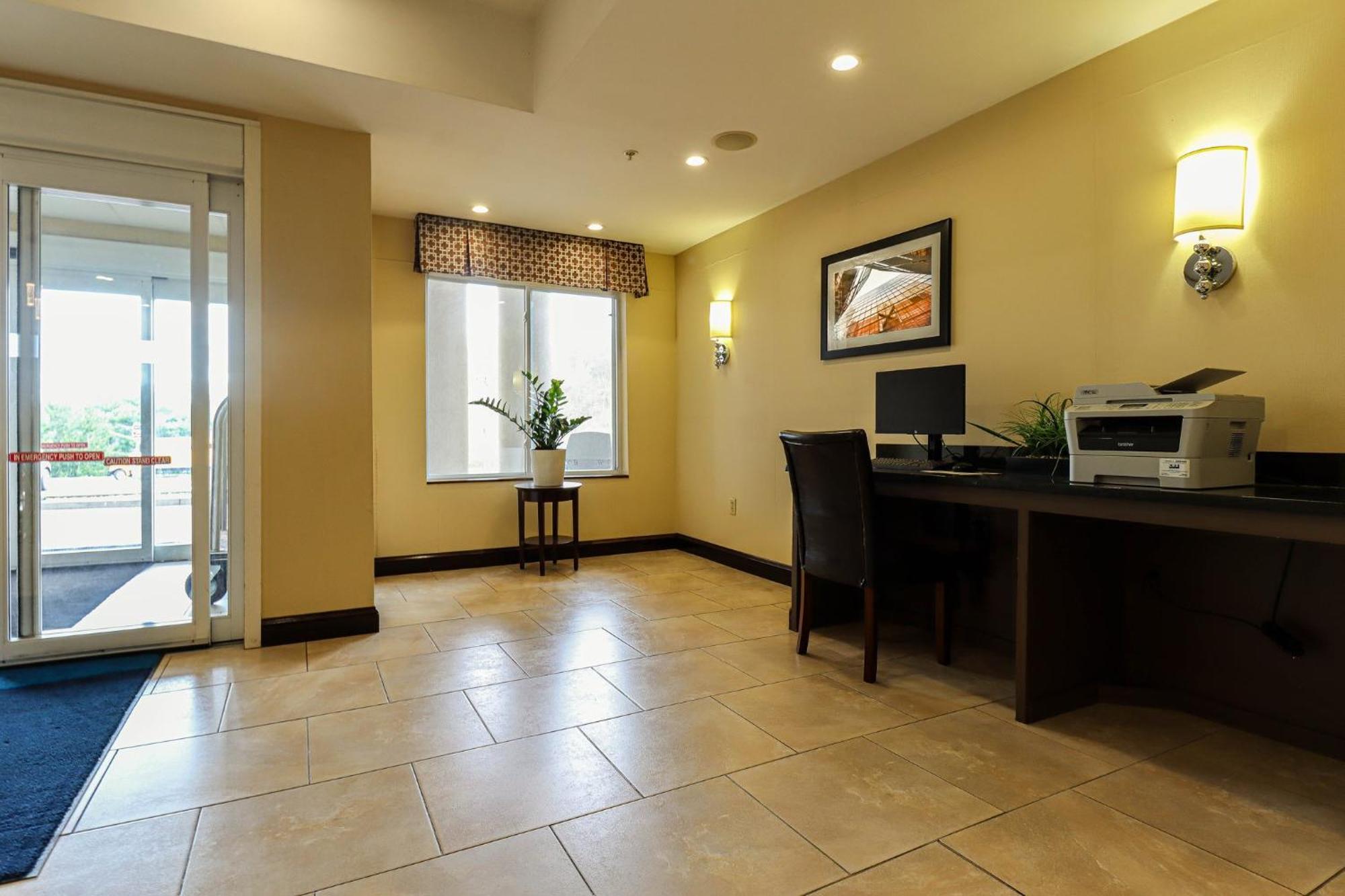 Holiday Inn Express And Suites Meriden By Ihg Екстериор снимка