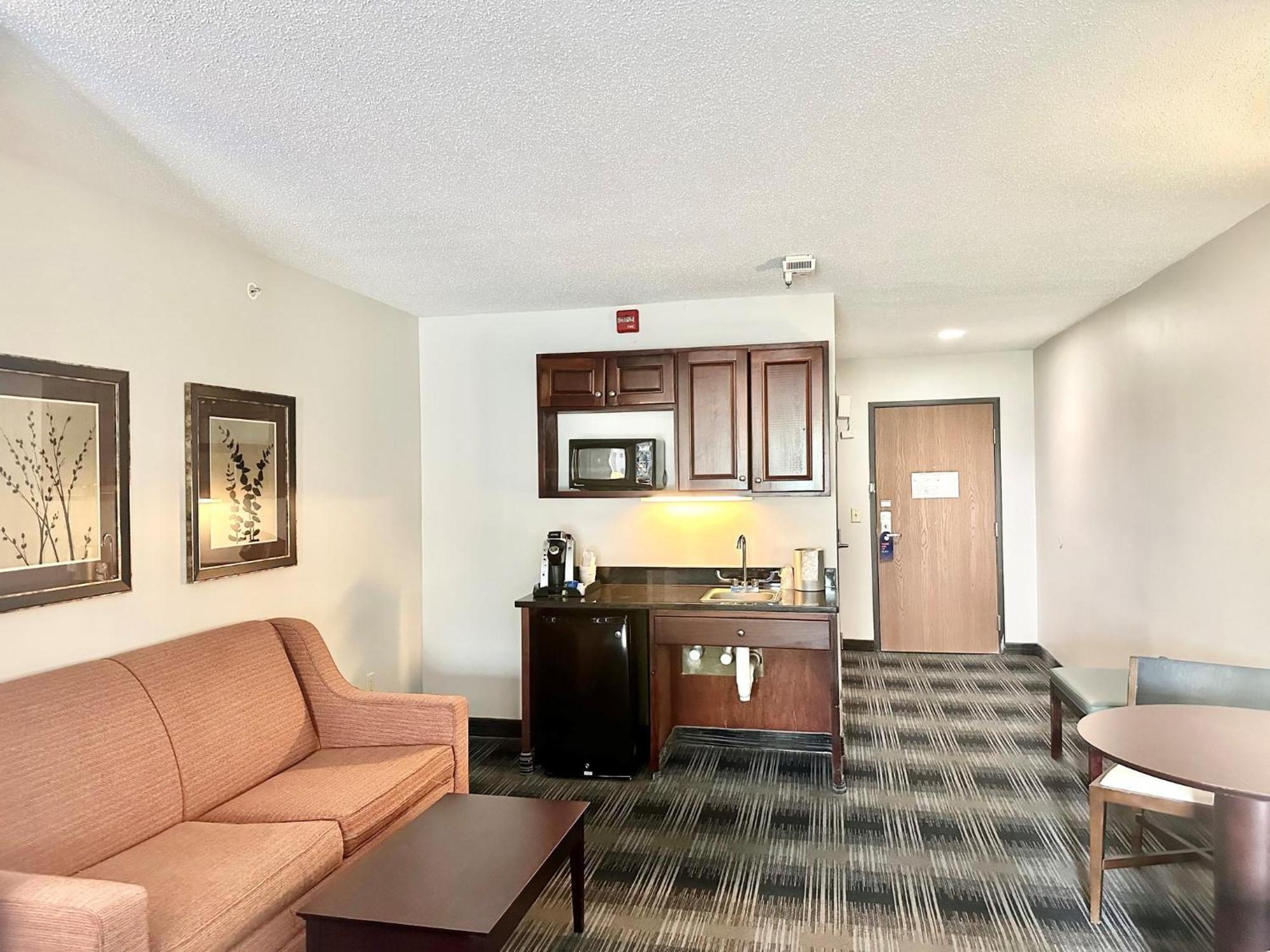 Holiday Inn Express And Suites Meriden By Ihg Екстериор снимка