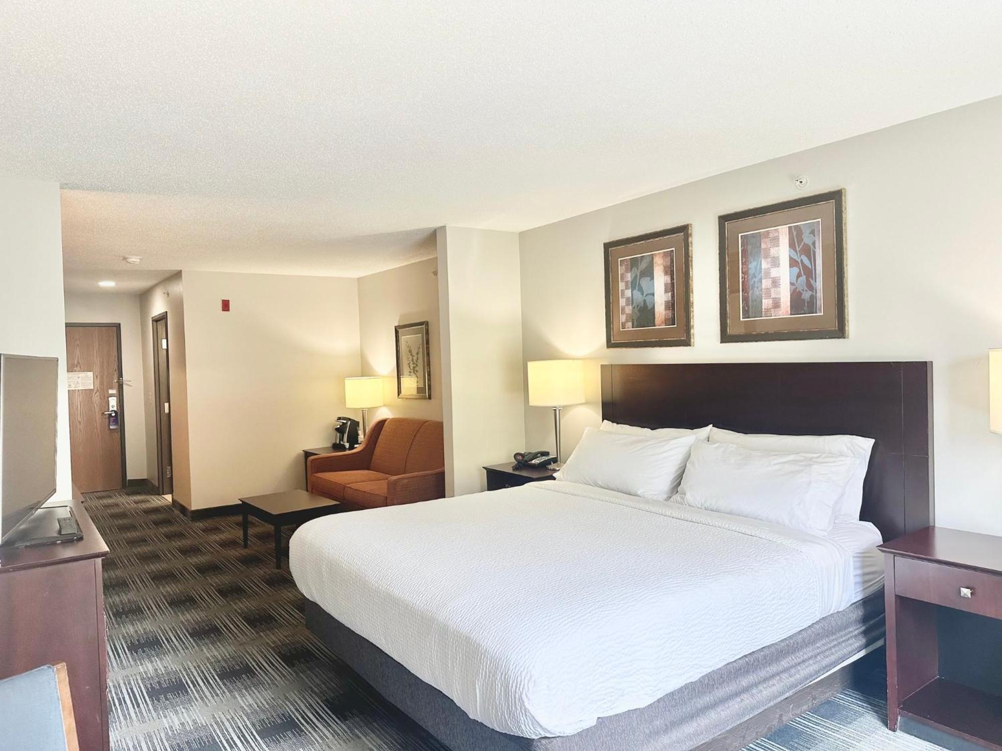Holiday Inn Express And Suites Meriden By Ihg Екстериор снимка