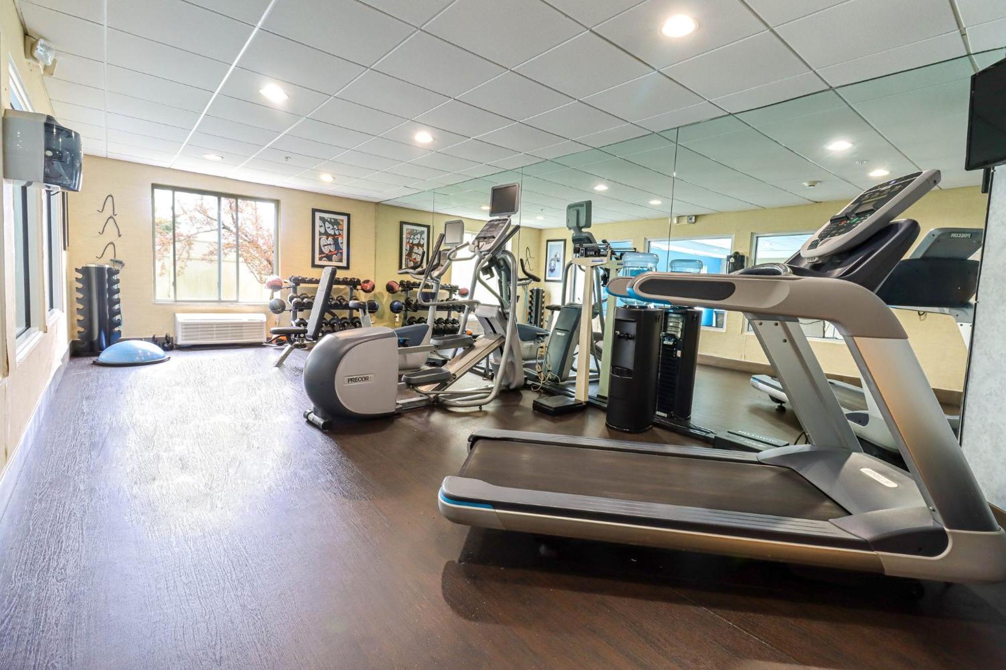 Holiday Inn Express And Suites Meriden By Ihg Екстериор снимка