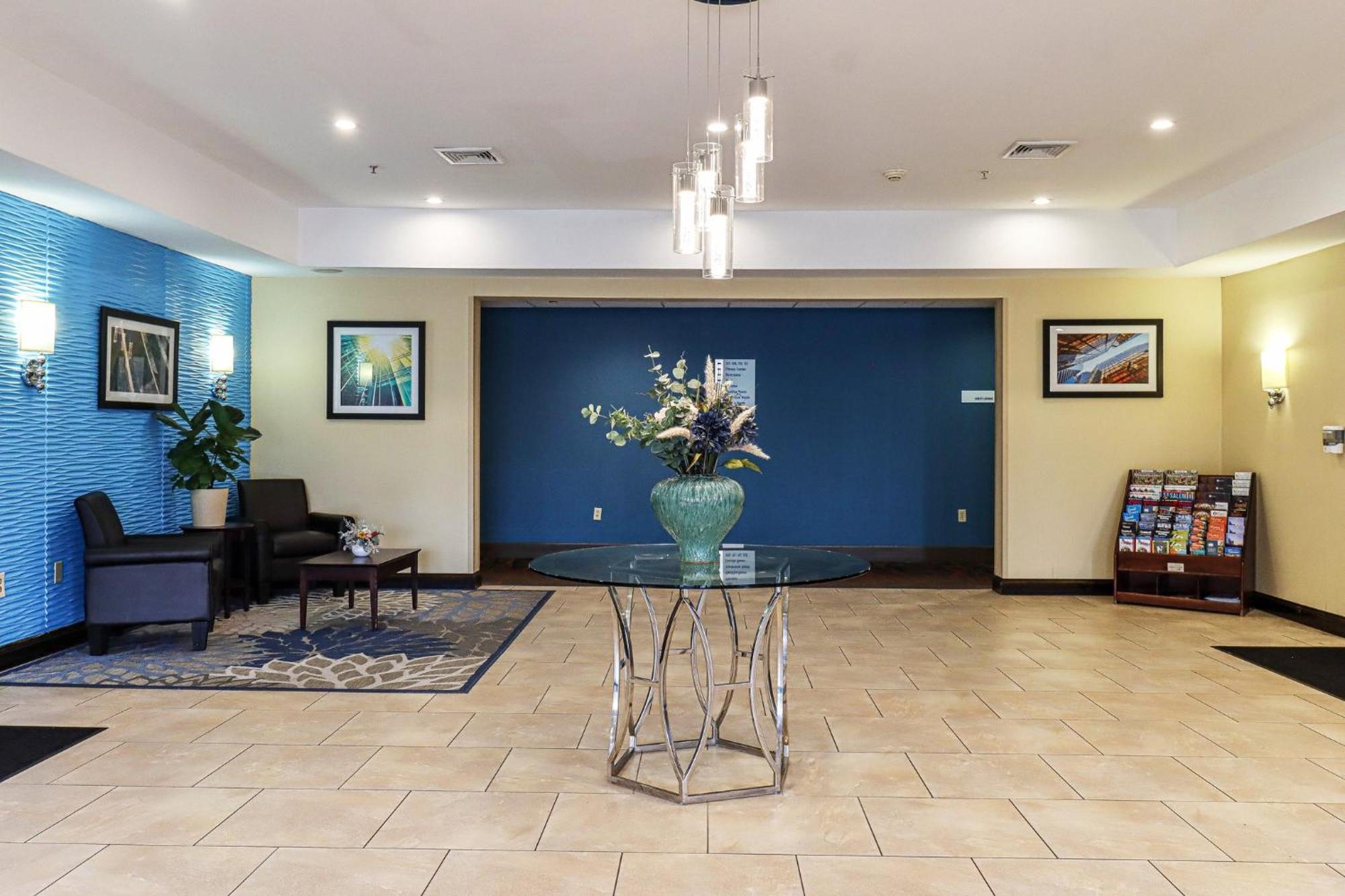 Holiday Inn Express And Suites Meriden By Ihg Екстериор снимка