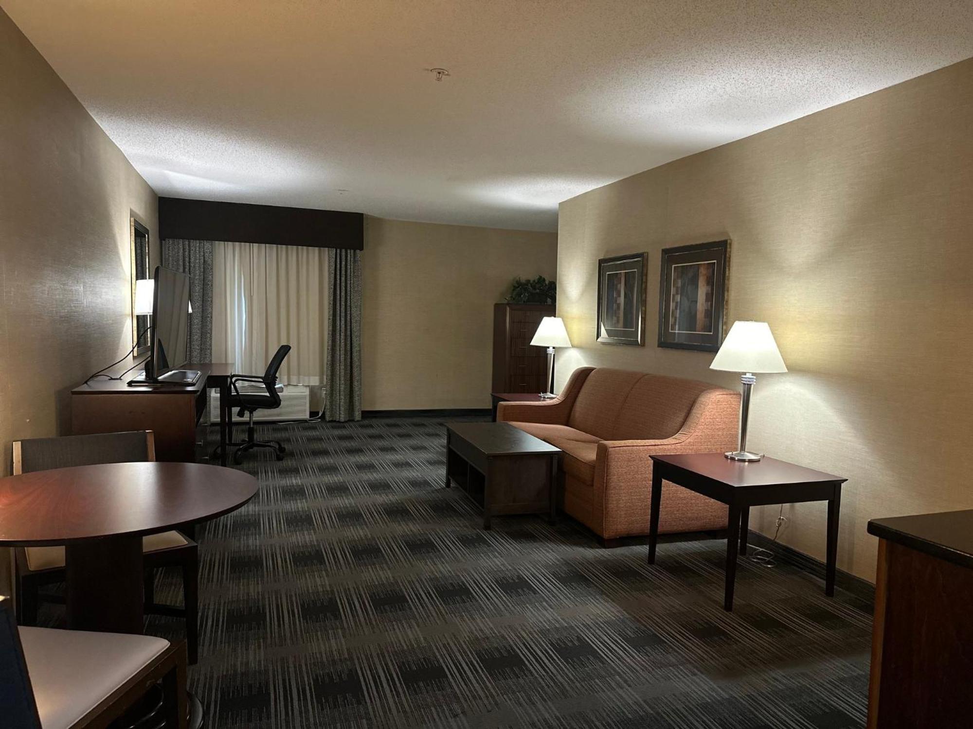 Holiday Inn Express And Suites Meriden By Ihg Екстериор снимка
