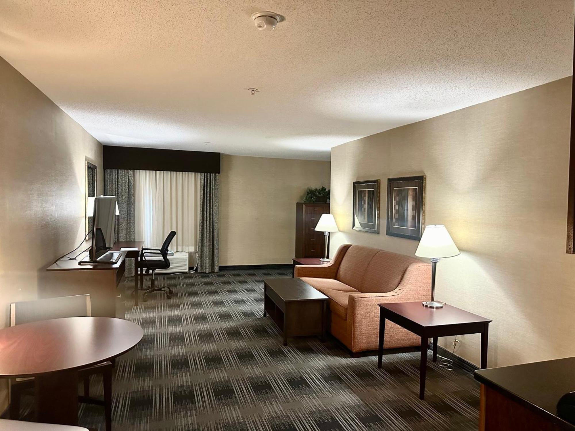 Holiday Inn Express And Suites Meriden By Ihg Екстериор снимка