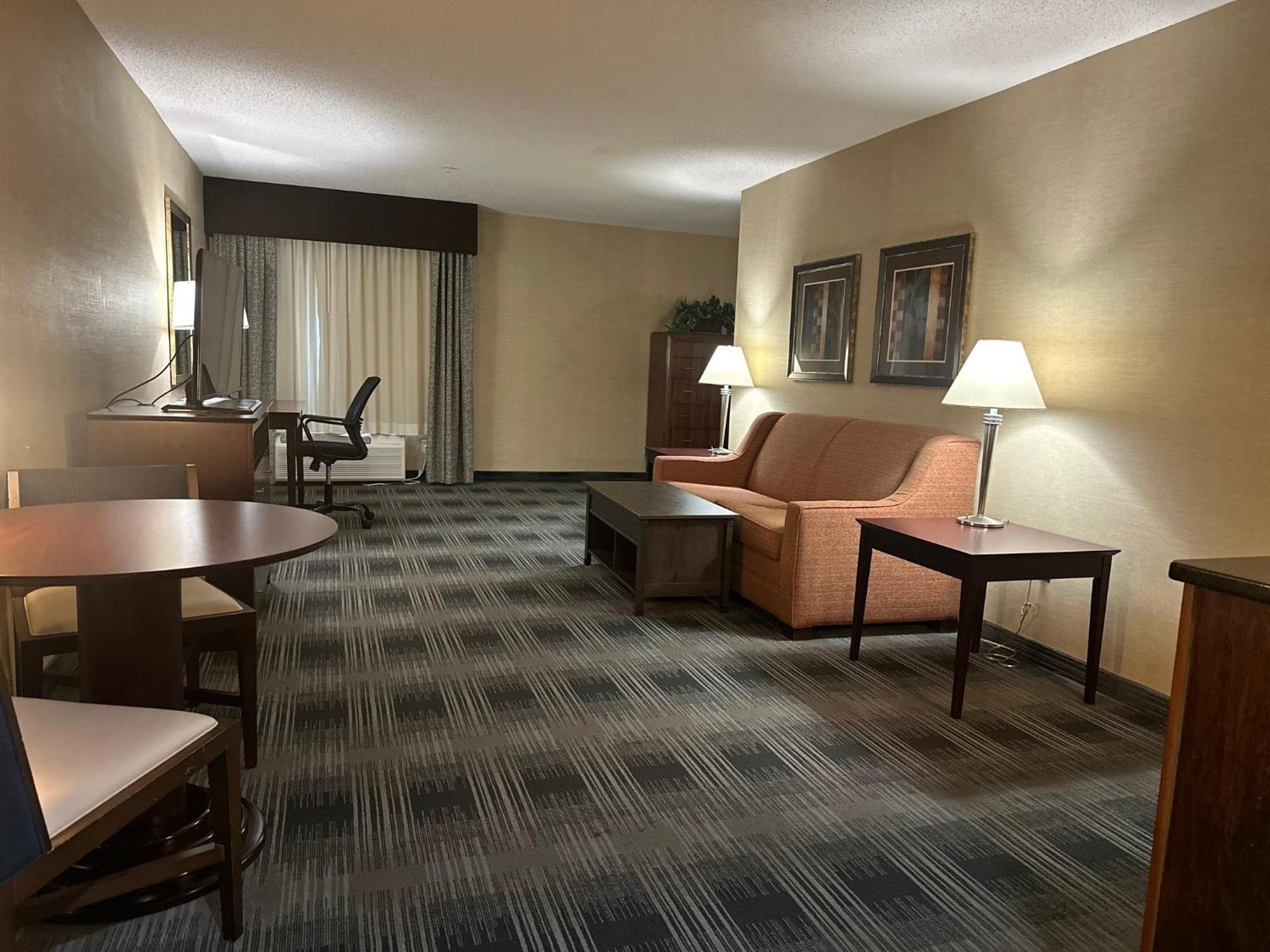 Holiday Inn Express And Suites Meriden By Ihg Екстериор снимка