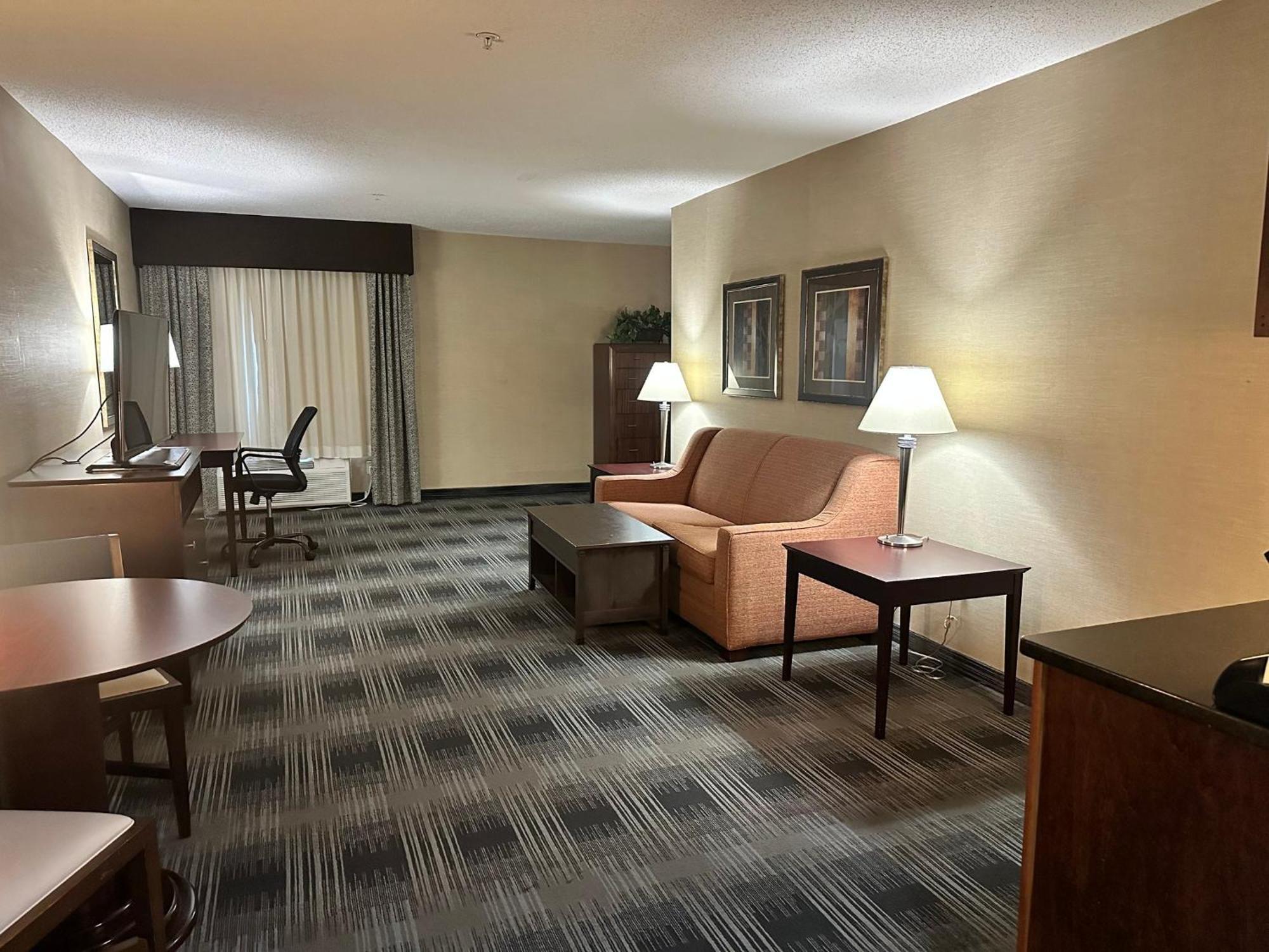 Holiday Inn Express And Suites Meriden By Ihg Екстериор снимка