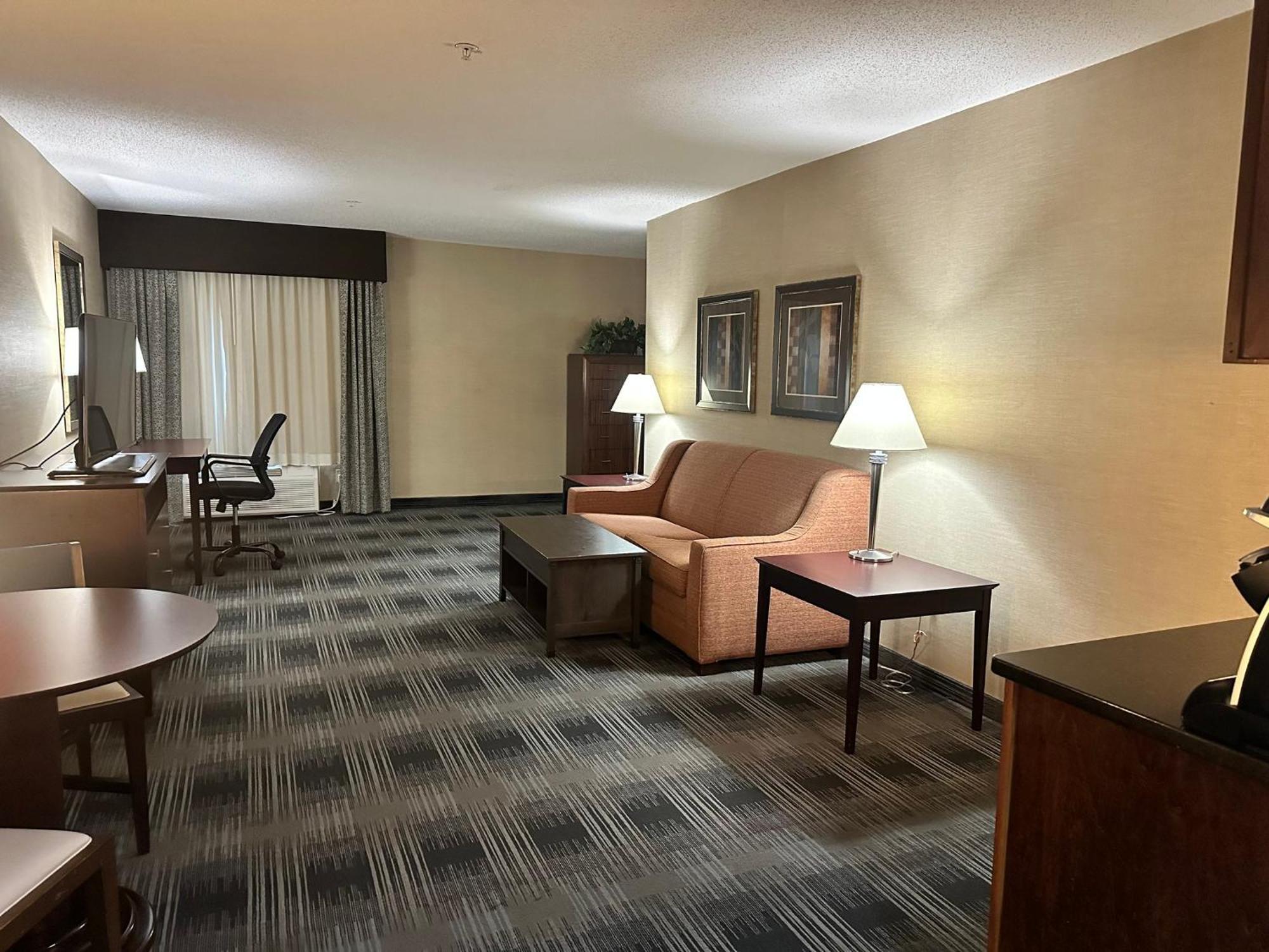 Holiday Inn Express And Suites Meriden By Ihg Екстериор снимка